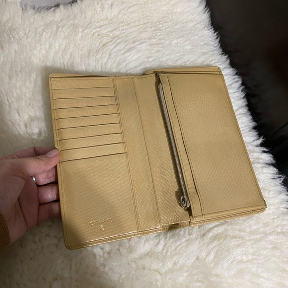 Beige Chanel long wallet with card slots and lots of pockets - Picture 7 of 15